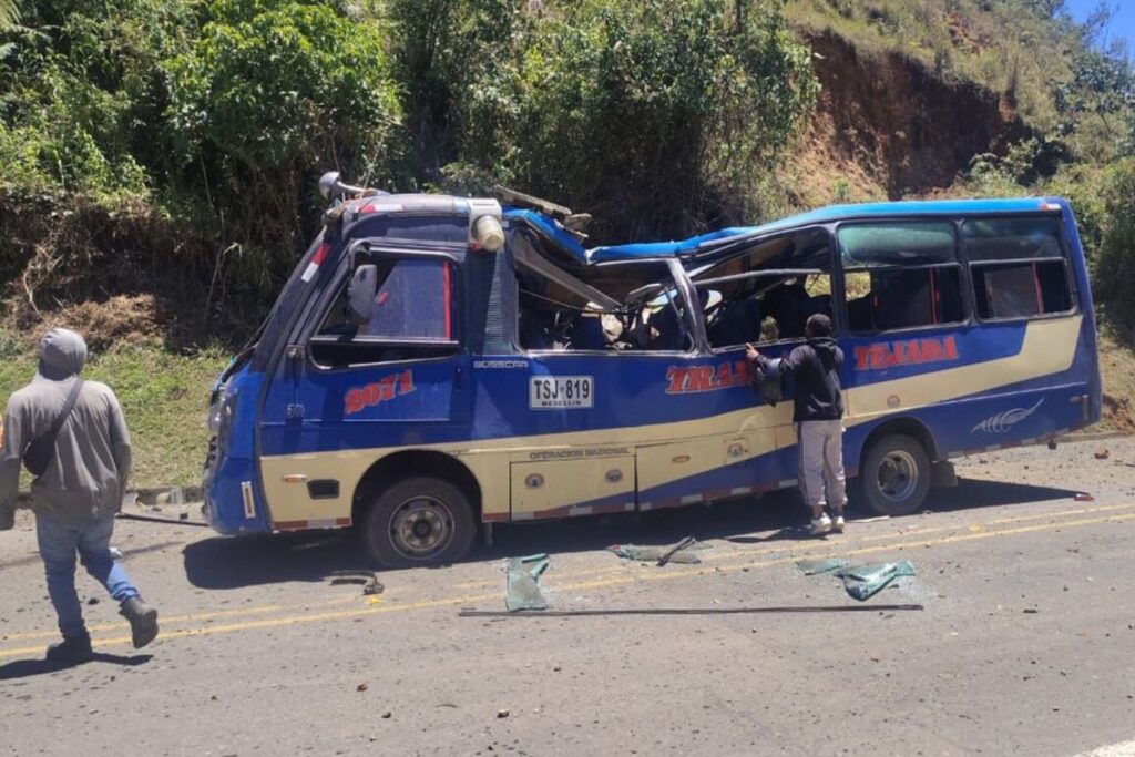 colombia-registra-ao-menos-11-ataques-terroristas-com-granadas-em-24h