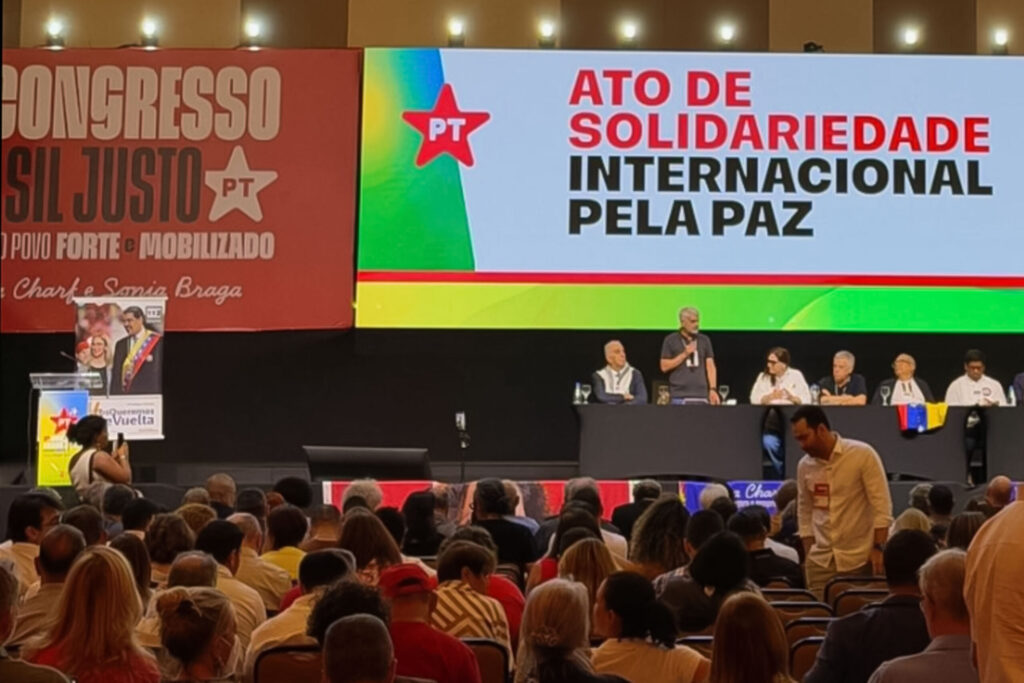 congresso-do-pt-tem-banner-que-defende-volta-de-maduro:-“los-queremos-de-vuelta”