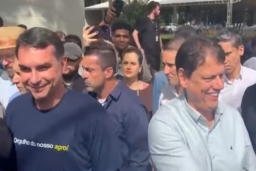 so-no-berrante:-tarcisio-e-flavio-chegam-juntos-em-agenda-do-agro.-veja-video
