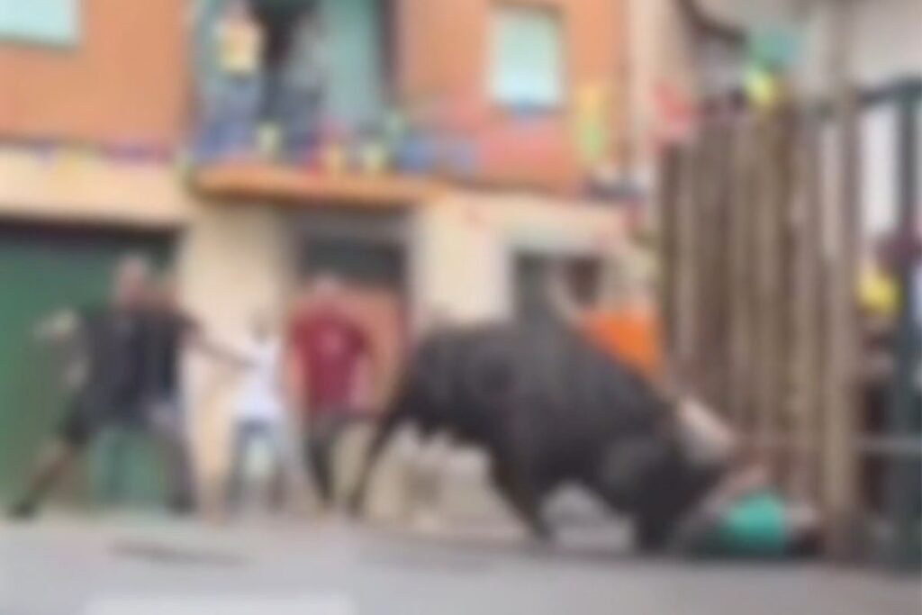 homem-morre-na-“rua-do-inferno”-ao-ser-atacado-por-touro-na-espanha.-video