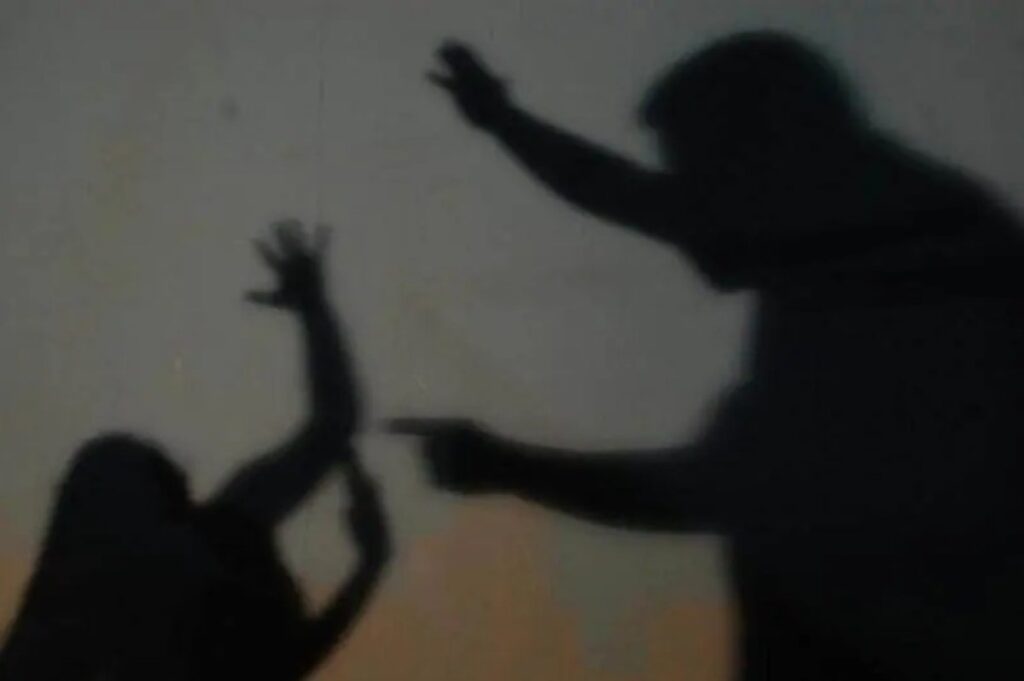 morreu-na-frente-da-filha:-homem-pega-48-anos-por-matar-ex-que-dormia