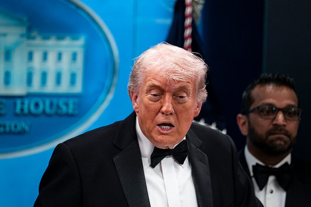 tiros-em-jantar-com-trump-reacendem-alerta-sobre-violencia-politica