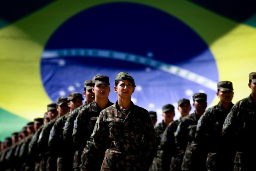 primeiras-mulheres-soldados-se-formam-e-recebem-boina-verde-oliva