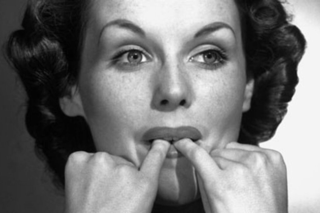 de-assovio-a-latido:-grupos-de-whatsapp-com-regras-estranhas-viralizam