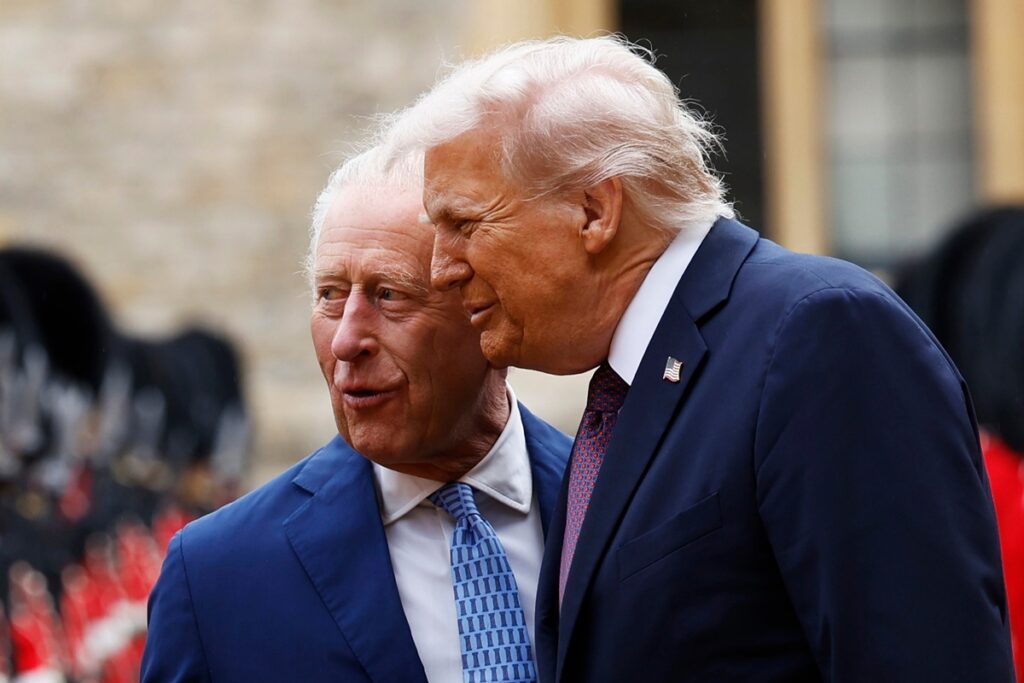 “dois-reis”:-publicacao-polemica-compara-rei-charles-e-donald-trump