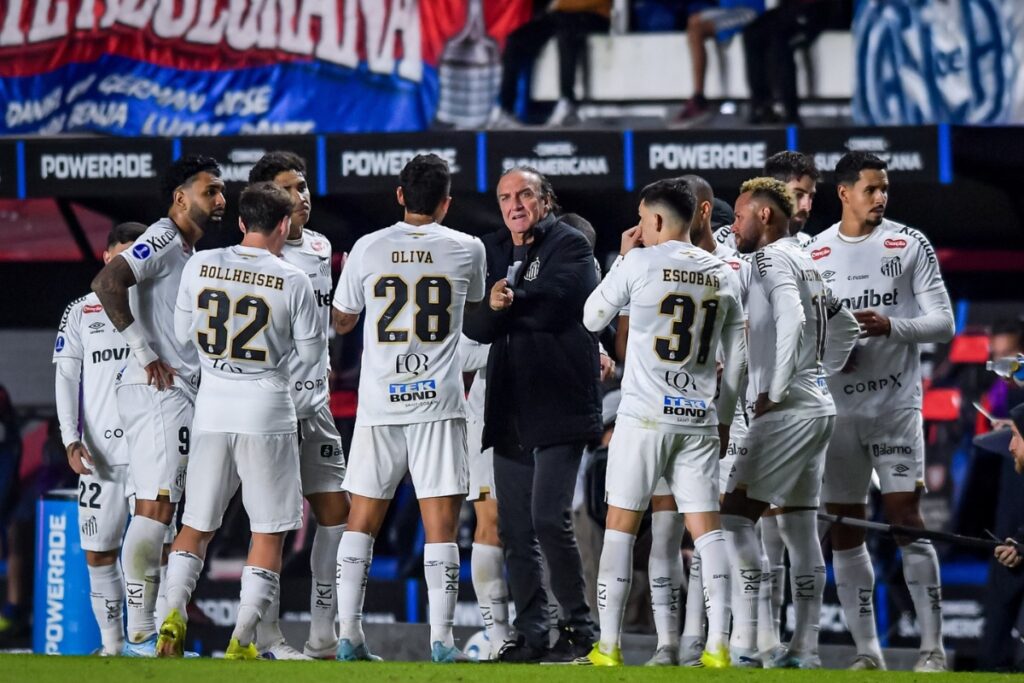 “cada-vez-mais-forte”,-cuca-analisa-desempenho-de-neymar-no-santos