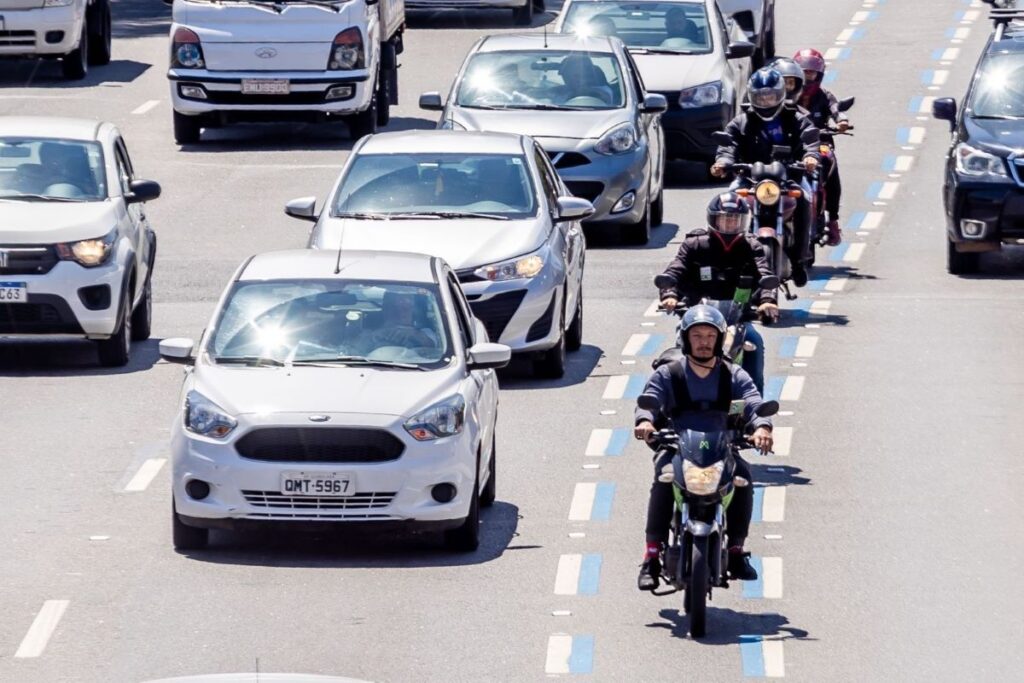 frota-de-motos-cresce-e-bh-testara-faixa-azul-para-reduzir-acidentes