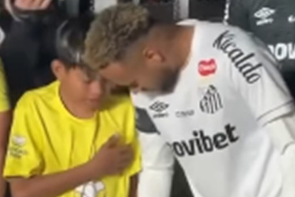reacao-de-criancas-ao-encontrar-neymar-antes-de-jogo-viraliza.-veja-video