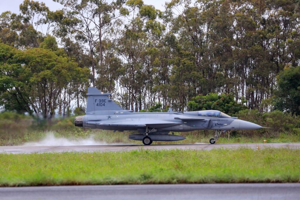 caca-da-defesa-aerea-de-brasilia-fara-1°-treino-com-as-forcas-armadas.-video