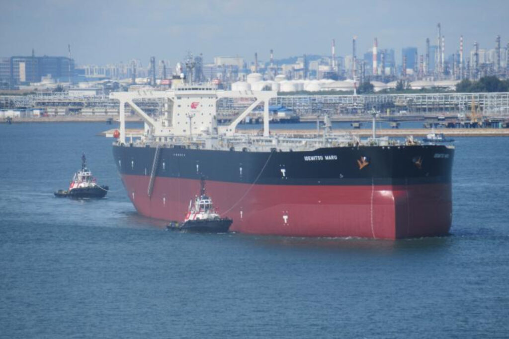 petroleiro-japones-atravessa-ormuz-com-2-milhoes-de-barris-de-petroleo