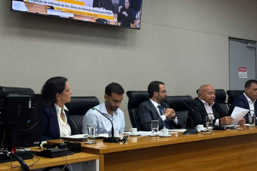 deputados-sabatinam-diana-de-almeida,-indicada-para-procuradora-geral-do-df