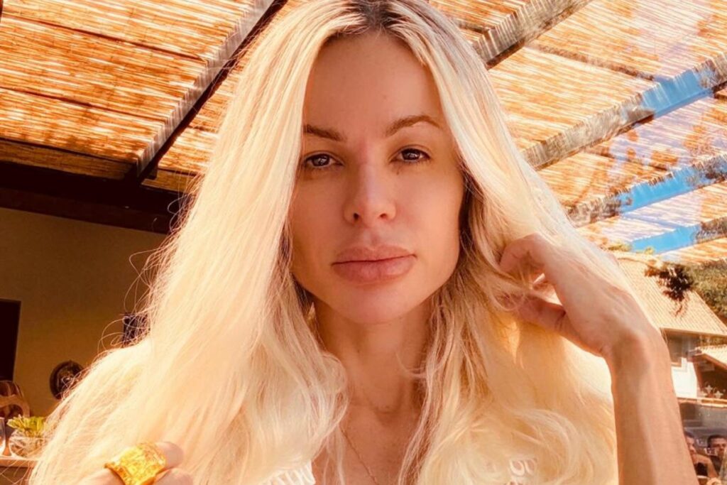 apresentadora-fhabi-hanna-expoe-humilhacao-e-pressao-nos-bastidores