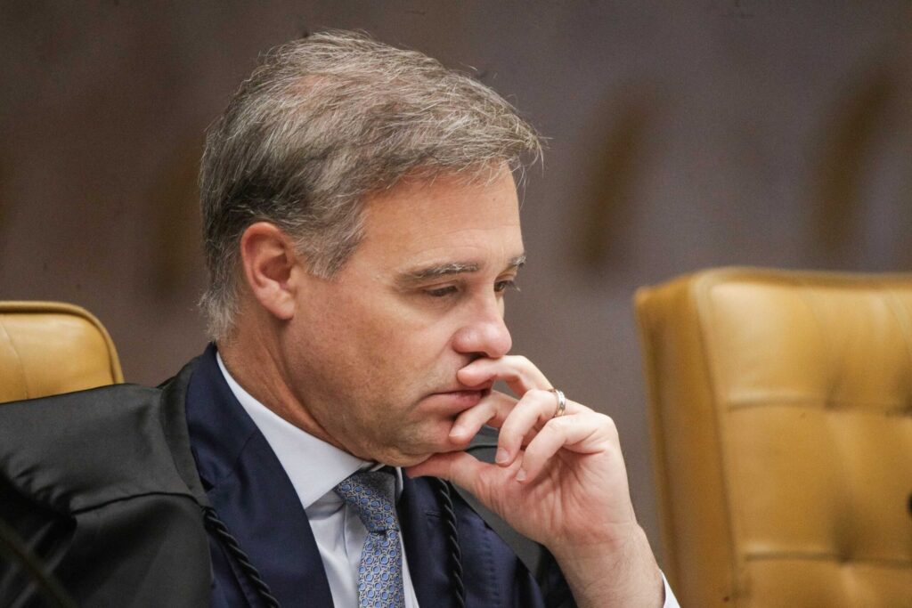 andre-mendonca,-do-stf,-da-conselho-a-messias-apos-derrota-no-senado