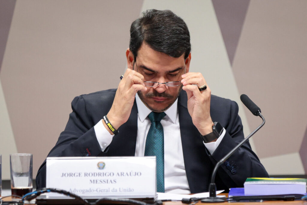 apos-derrota,-lula-encontra-messias-e-deve-tirar-cargos-de-alcolumbre