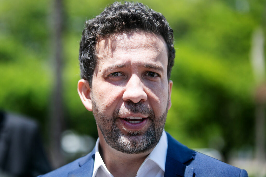 janones-minimiza-derrota-de-messias:-“povo-ta-cagando-e-andando-pra-isso”