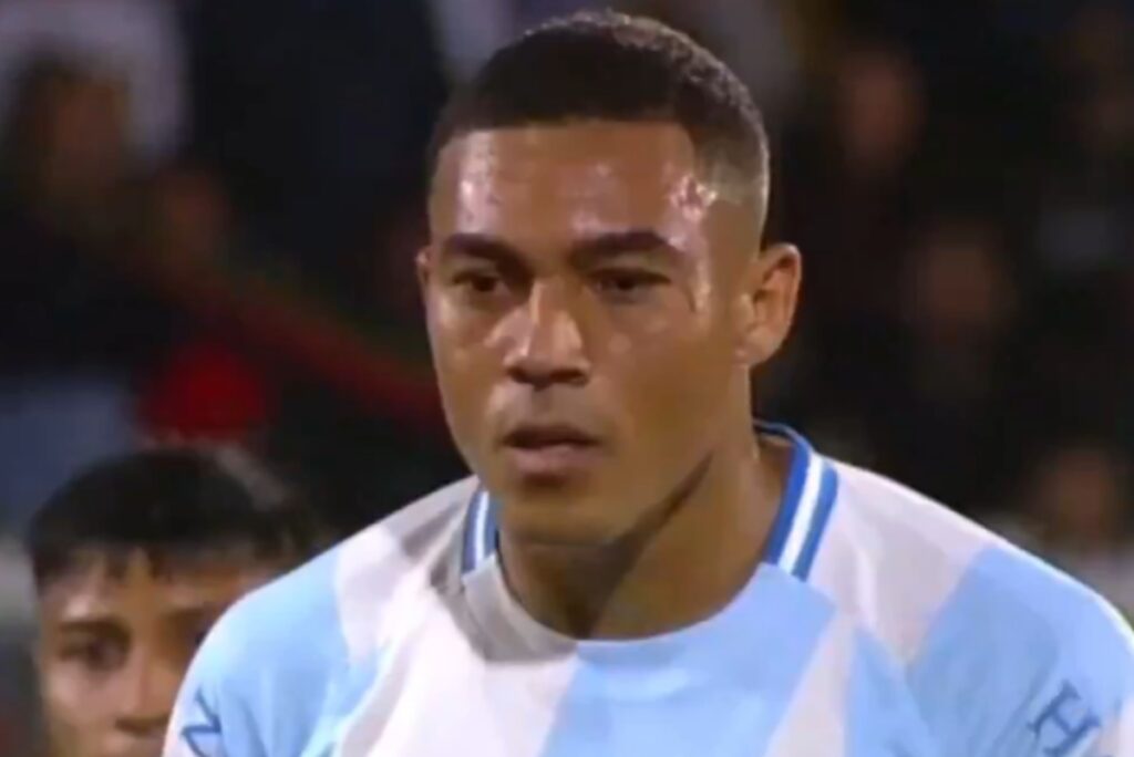 jogador-do-gremio-perde-tres-penaltis-consecutivos-na-sul-americana
