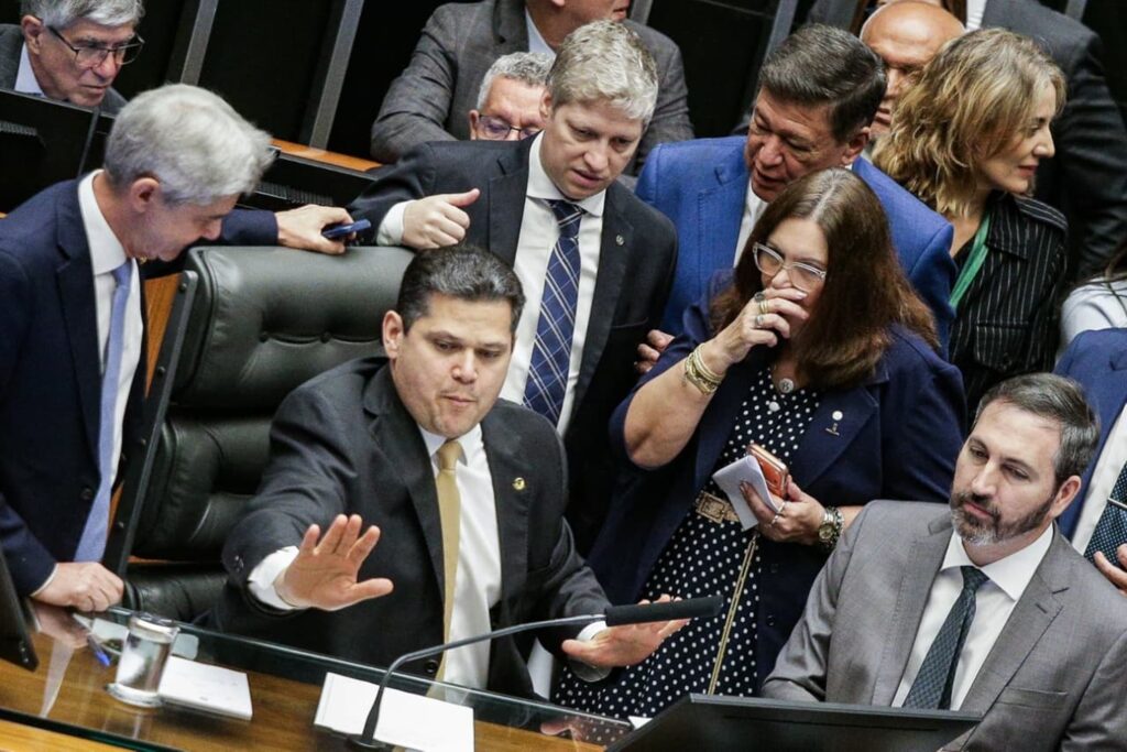 dosimetria:-alcolumbre-exclui-trecho-que-contradiz-lei-antifaccao