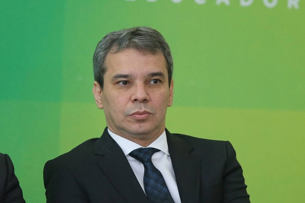 ministro-de-lula-na-mira-por-“cha-de-sumico”-na-derrota-de-messias