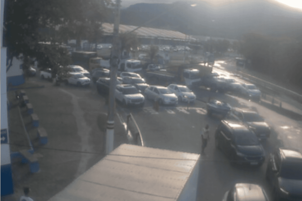balsa-de-sao-sebastiao-ate-ilhabela-tem-fila-de-3h-nesta-quinta