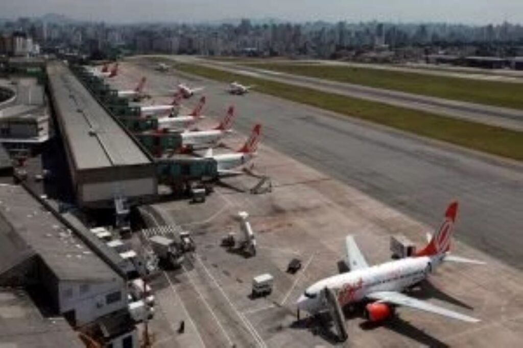 avioes-ficam-a-apenas-22-m-de-distancia-apos-confusao-em-congonhas
