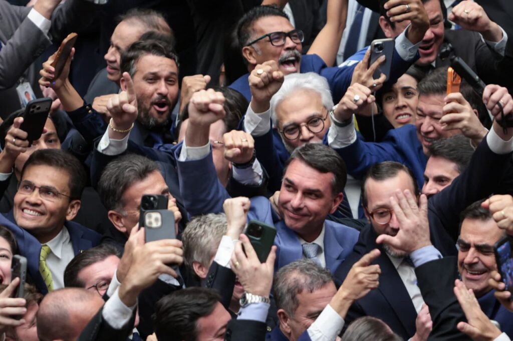 reducao-de-pena-para-os-golpistas-do-8-de-janeiro-e-crime-continuado