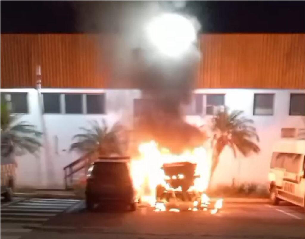 madrugada-em-chamas:-incendio-destroi-viaturas-em-orgao-de-transito.-veja-video