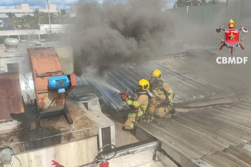 bombeiros-combatem-incendio-em-restaurante-no-sudoeste.-veja-video