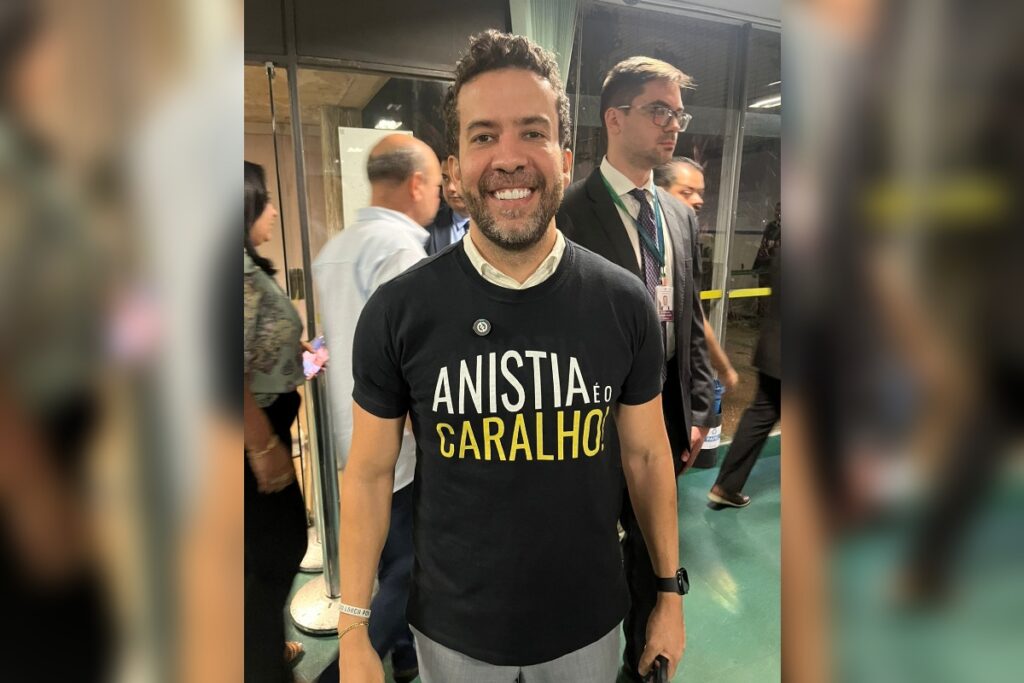 janones-sugere-que-lula-deixe-cargo-“ate-o-fim-do-mes”-e-percorra-pais