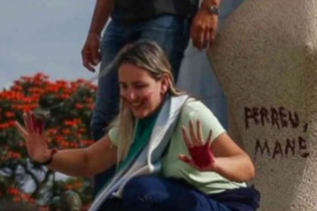 debora-do-batom-pede-reducao-de-pena-apos-queda-de-veto-a-dosimetria