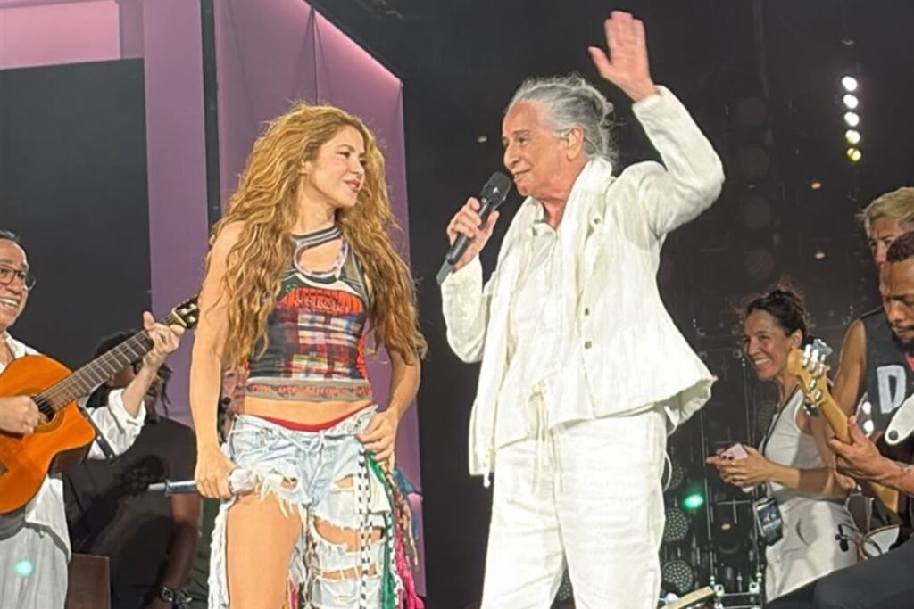 maria-bethania-cantara-ao-lado-de-escola-de-samba-em-show-de-shakira