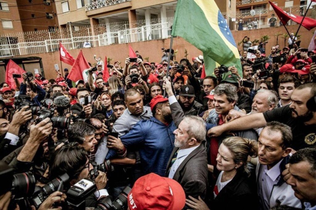 aumenta-a-torcida-para-que-lula-desista-de-se-candidatar-a-reeleicao