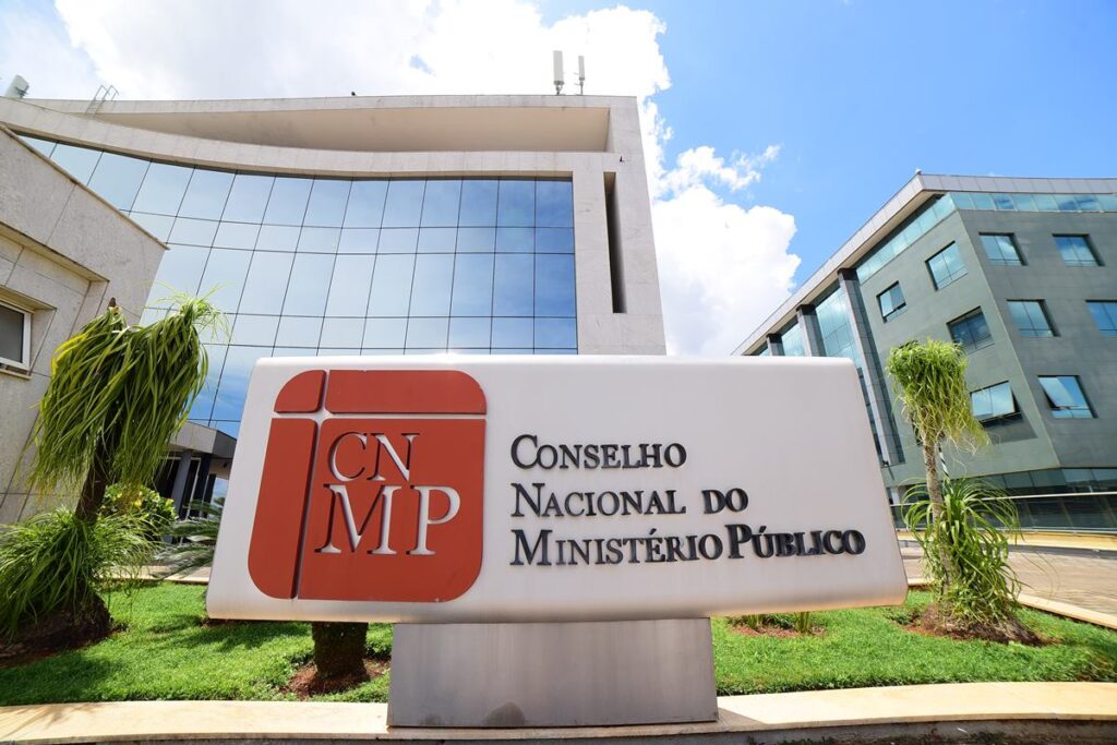 promotor-e-demitido-por-beneficiar-reu-e-usar-documento-falso