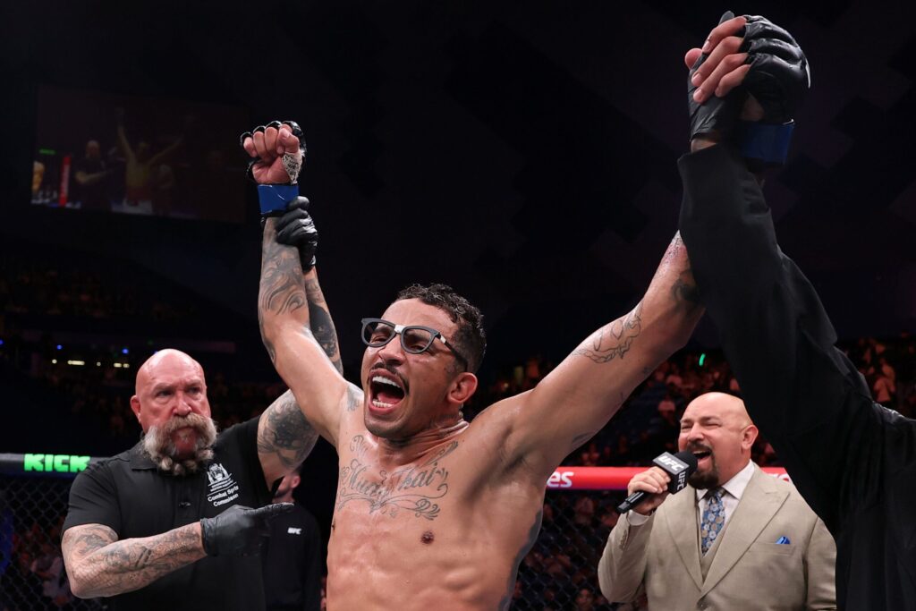 ufc:-makhachev-parabeniza-prates-e-esquenta-rumores-de-duelo