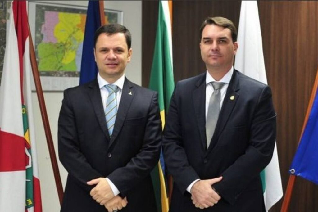 flavio-visita-torres-na-papudinha-e-promete-lutar-por-anistia-total