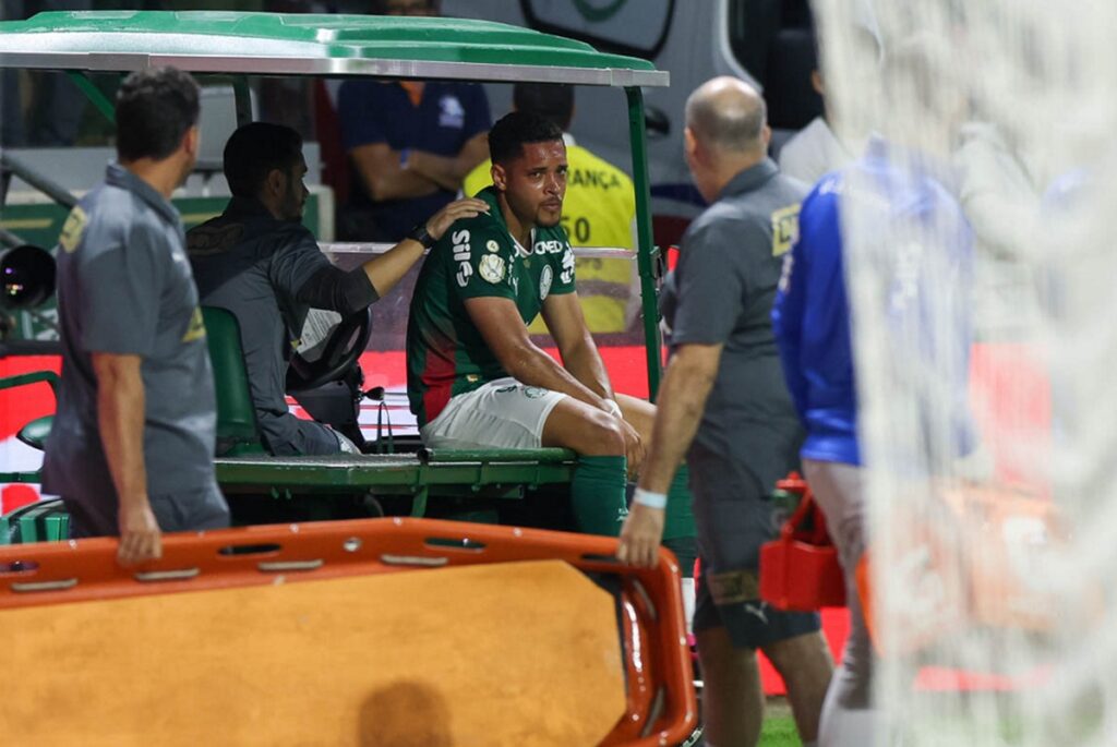 vitor-roque-passa-por-cirurgia-e-so-volta-a-jogar-apos-a-copa