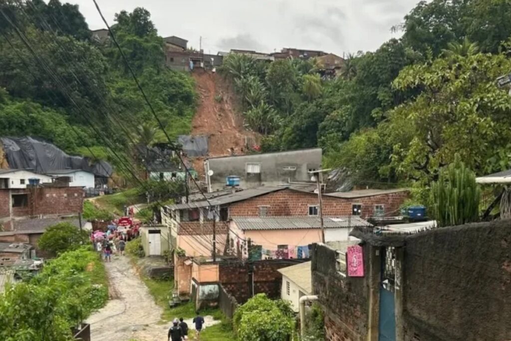 temporais-castigam-o-pais-e-deixam-ao-menos-10-mortos-em-tres-estados