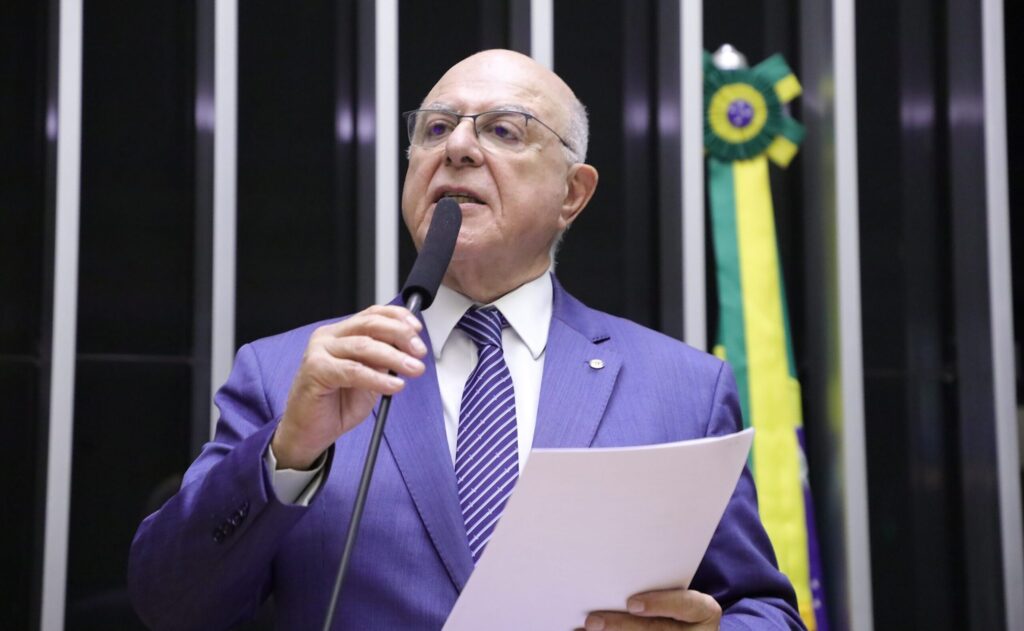terras-raras:-projeto-preve-conselho-para-liberar-acordos-internacionais
