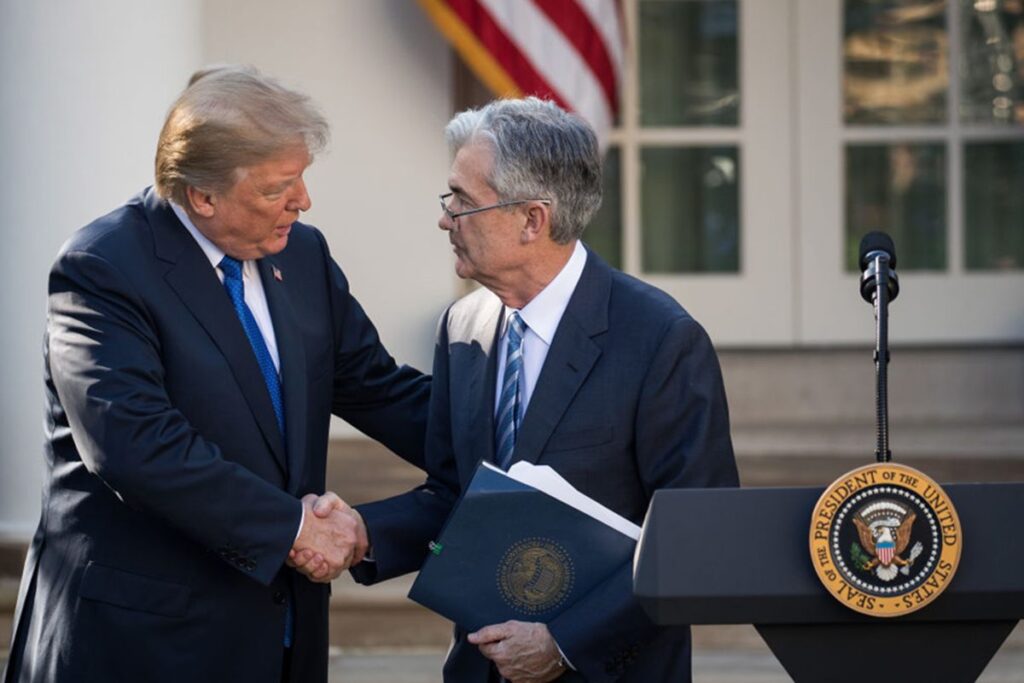 trump-volta-a-atacar-powell,-de-saida-do-fed:-“desastre-para-os-eua”