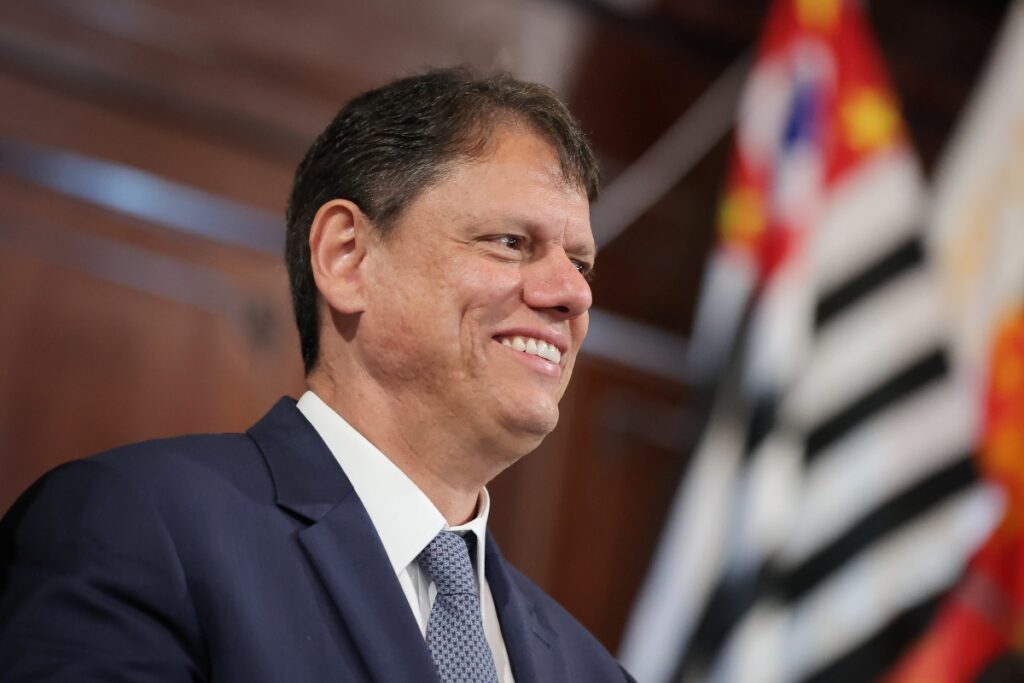 “nao-fazemos-politica-externa”,-diz-tarcisio-sobre-“submissao”-a-trump