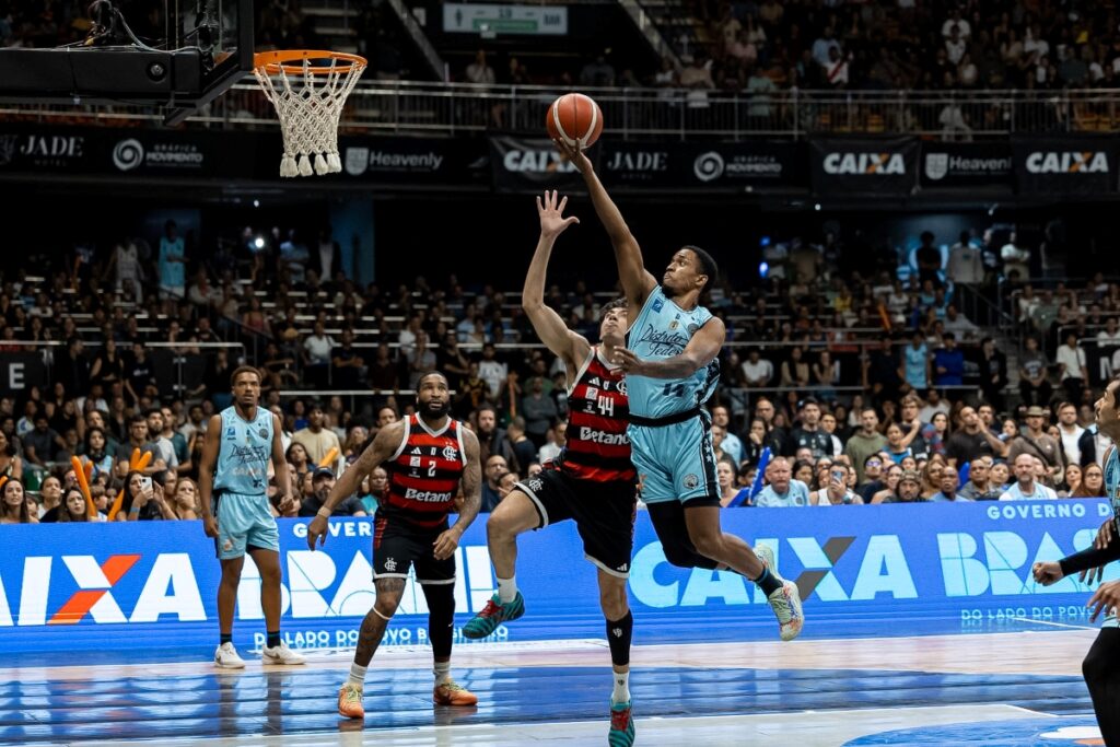nbb:-brasilia-basquete-vence-com-show-da-defesa-e-recorde-de-publico