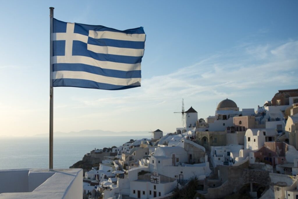 cargueiro-bate-em-rochas-e-afunda-na-costa-da-grecia