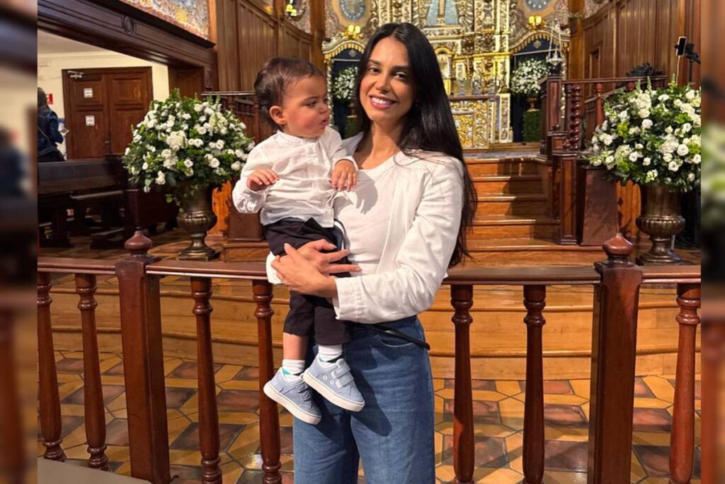mae-e-retirada-de-voo-pela-pf-apos-confusao-com-comissaria-por-carrinho-de-bebe.-veja-video
