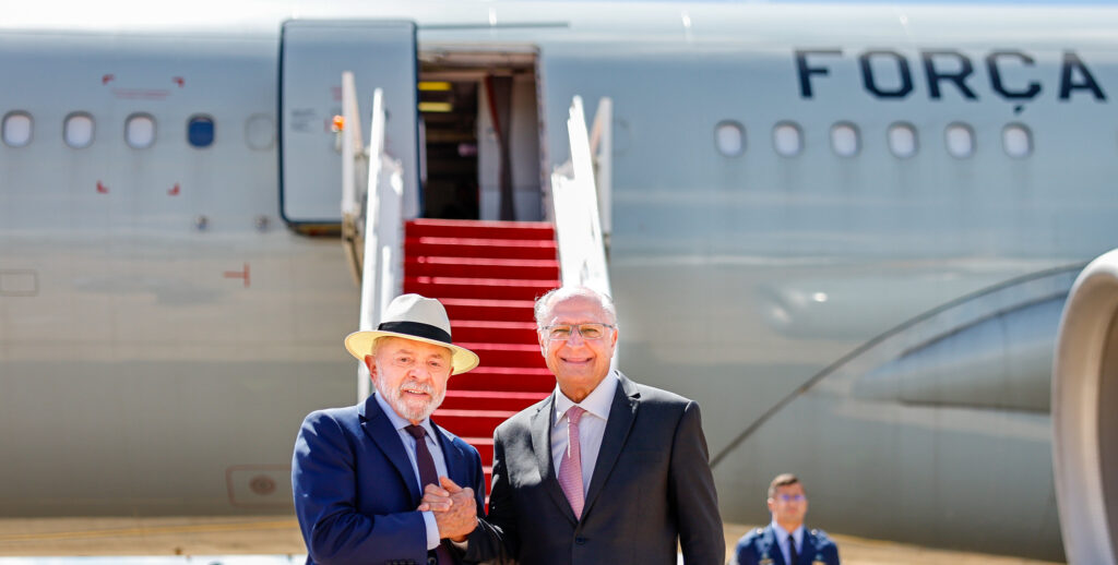 lula-embarca-para-os-eua-e-posta-foto-com-alckmin:-“bom-trabalho”