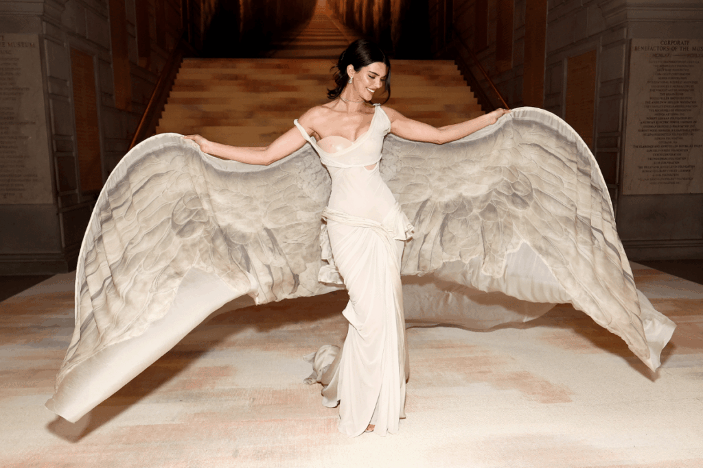 kendall-jenner-evoca-deusa-grega-no-met-gala
