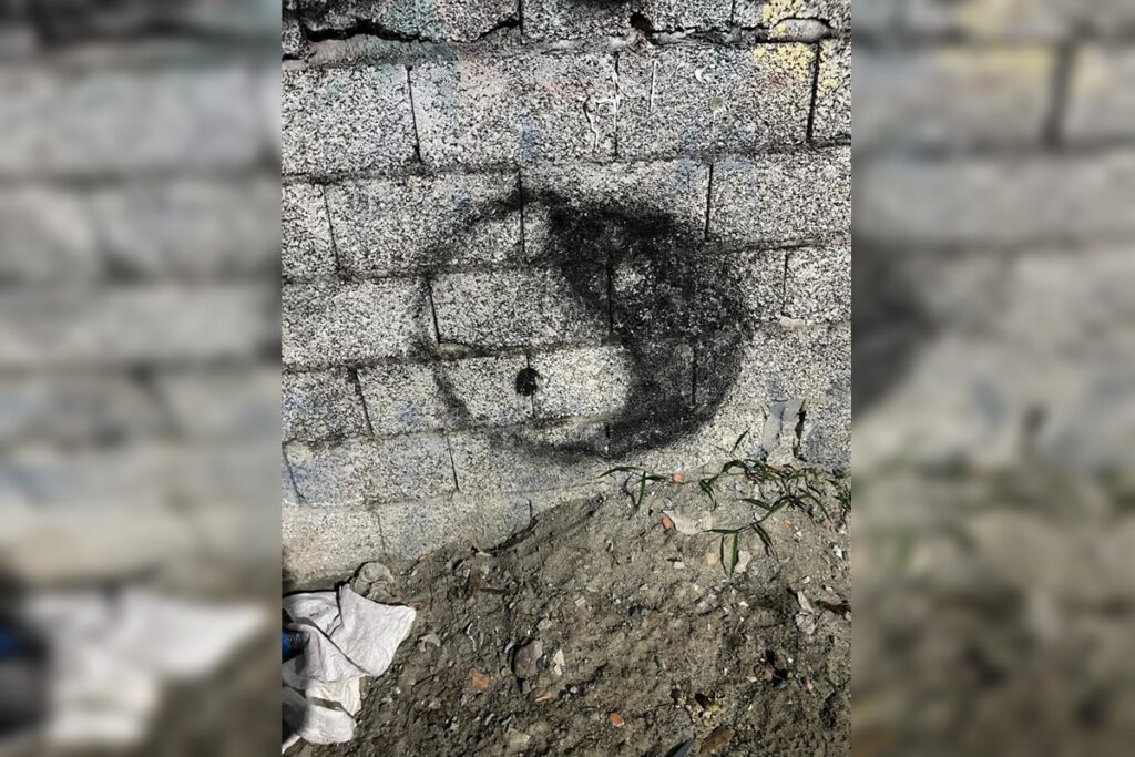 saiba-qual-a-relacao-do-simbolo-no-muro-de-advogado-fake-com-o-pcc.-veja-video