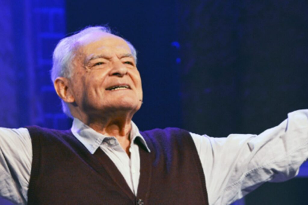 aos-92-anos,-othon-bastos-adia-peca-por-problema-de-saude