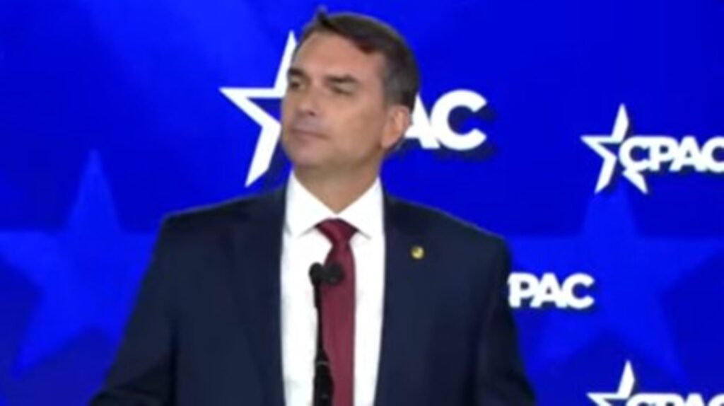 flavio-bolsonaro-se-manifesta-apos-operacao-da-pf-contra-ciro-nogueira