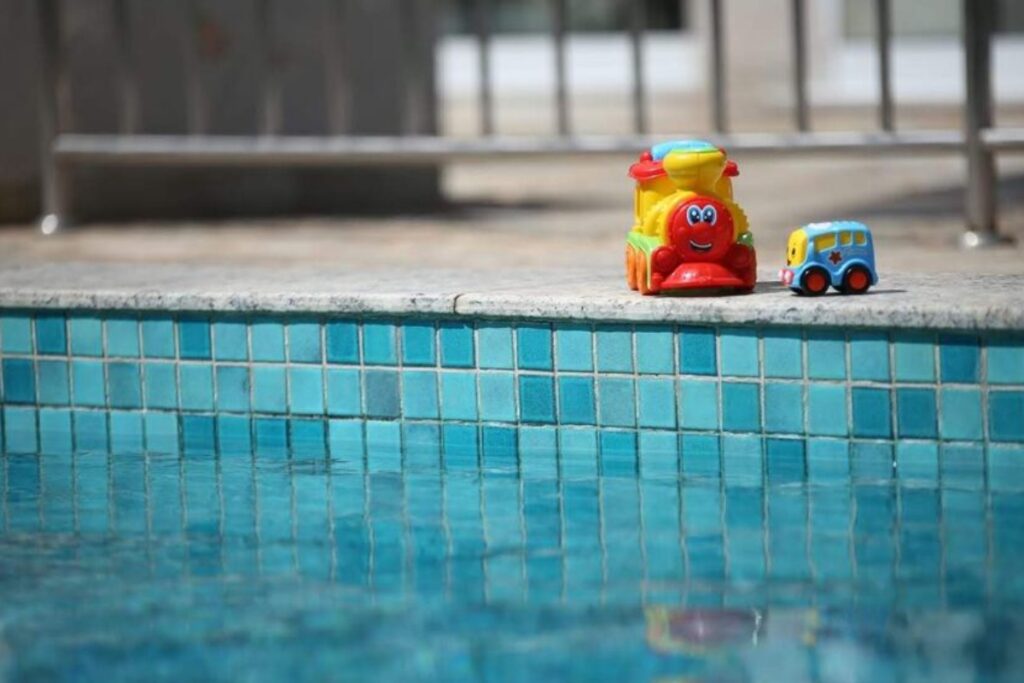bebe-de-1-ano-morre-afogado-em-piscina-de-casa-no-park-way