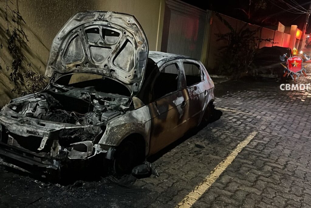 incendio-destroi-dois-veiculos-e-mobiliza-bombeiros-no-df