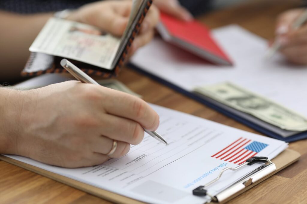 payroll:-eua-criam-115-mil-vagas-em-abril,-muito-acima-do-esperado